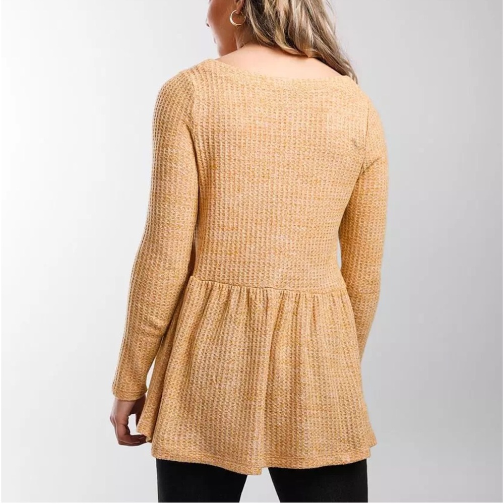 Daytrip Buckle Brushed Vneck Babydoll Peplum Waffle Knit Top - Picture 3 of 7